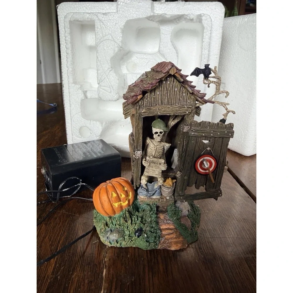 Dept 56 Haunted Outhouse Snow Village Halloween Lighted Figure‎ Skelton w/Box